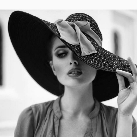 Meet your Posher, Taylor - Picture 2 of 3